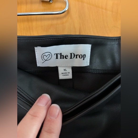 Sleek Black faux leather women’s skirt - Picture 3 of 7